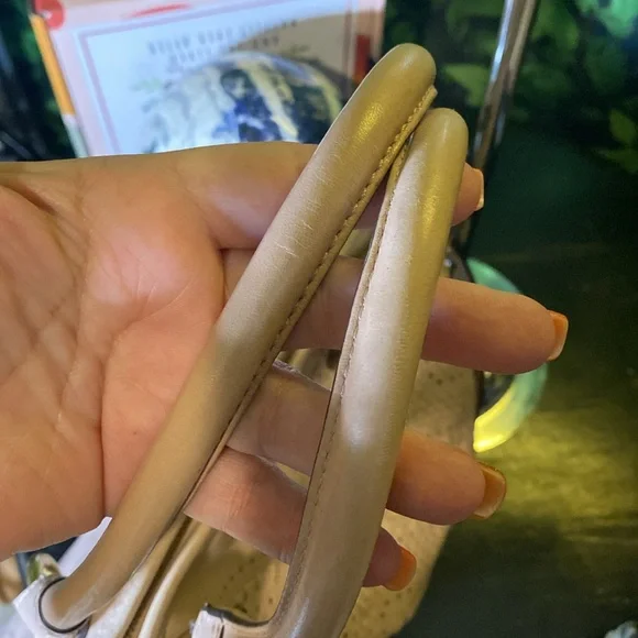 Coach blush pink shoulder bag. This bag is fire!! Pink and brass ❤️🔥 - Picture 9 of 16